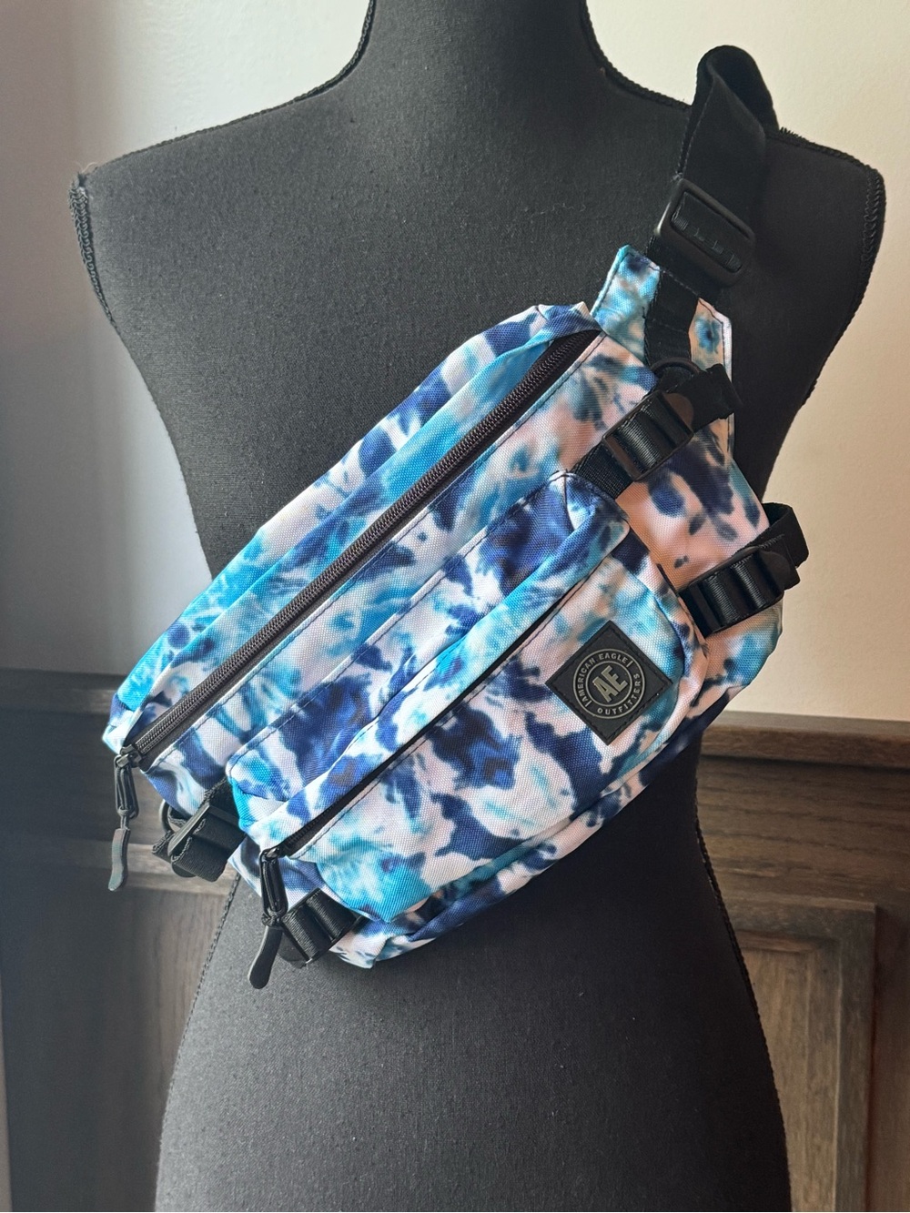 American Eagle Blue Tie-Dye belt bag Fanny pack Euc